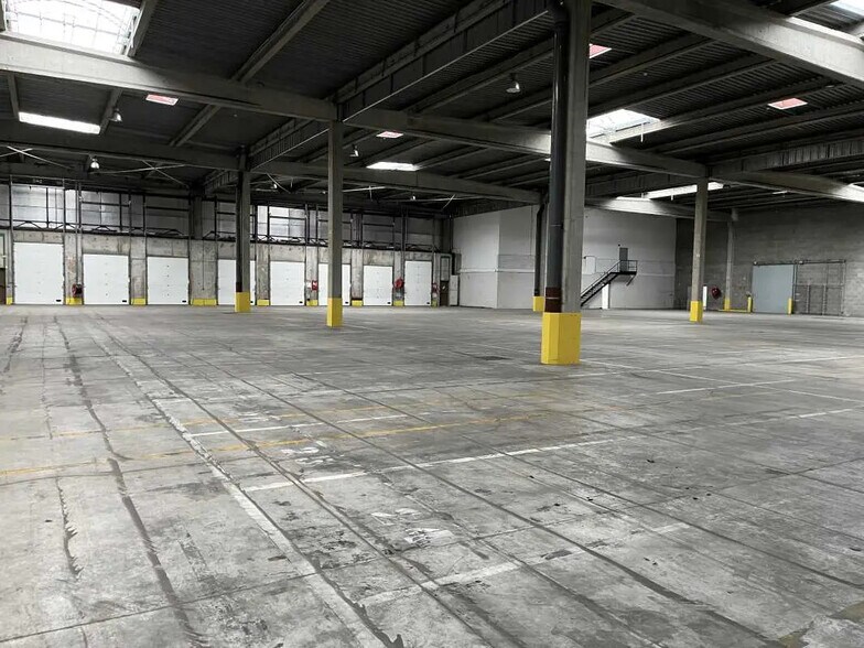 Office in Corbas for lease - Building Photo - Image 3 of 33