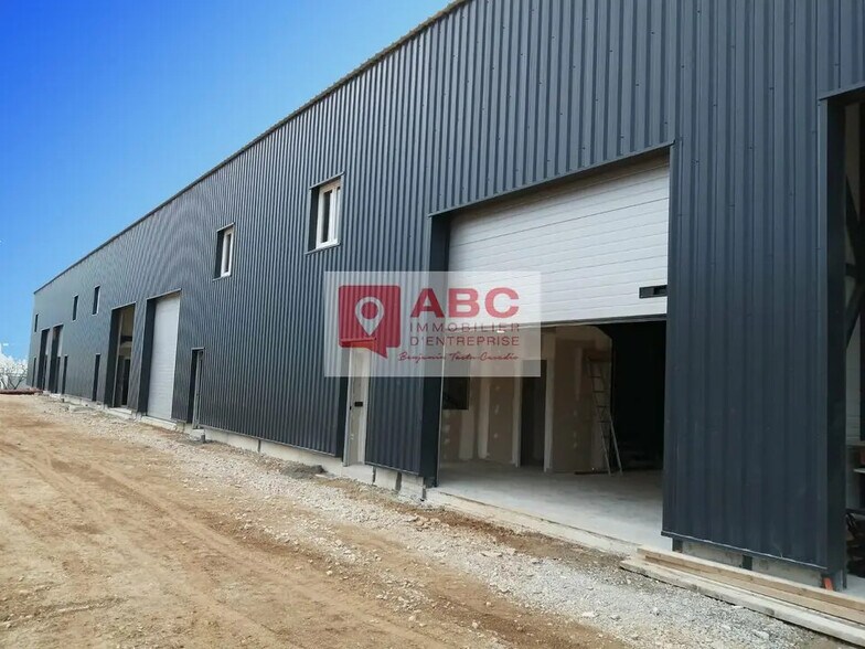 Flex in Vendargues for lease - Building Photo - Image 1 of 4