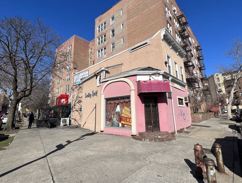 1701 Elm Ave, Brooklyn, NY for sale - Building Photo - Image 1 of 5