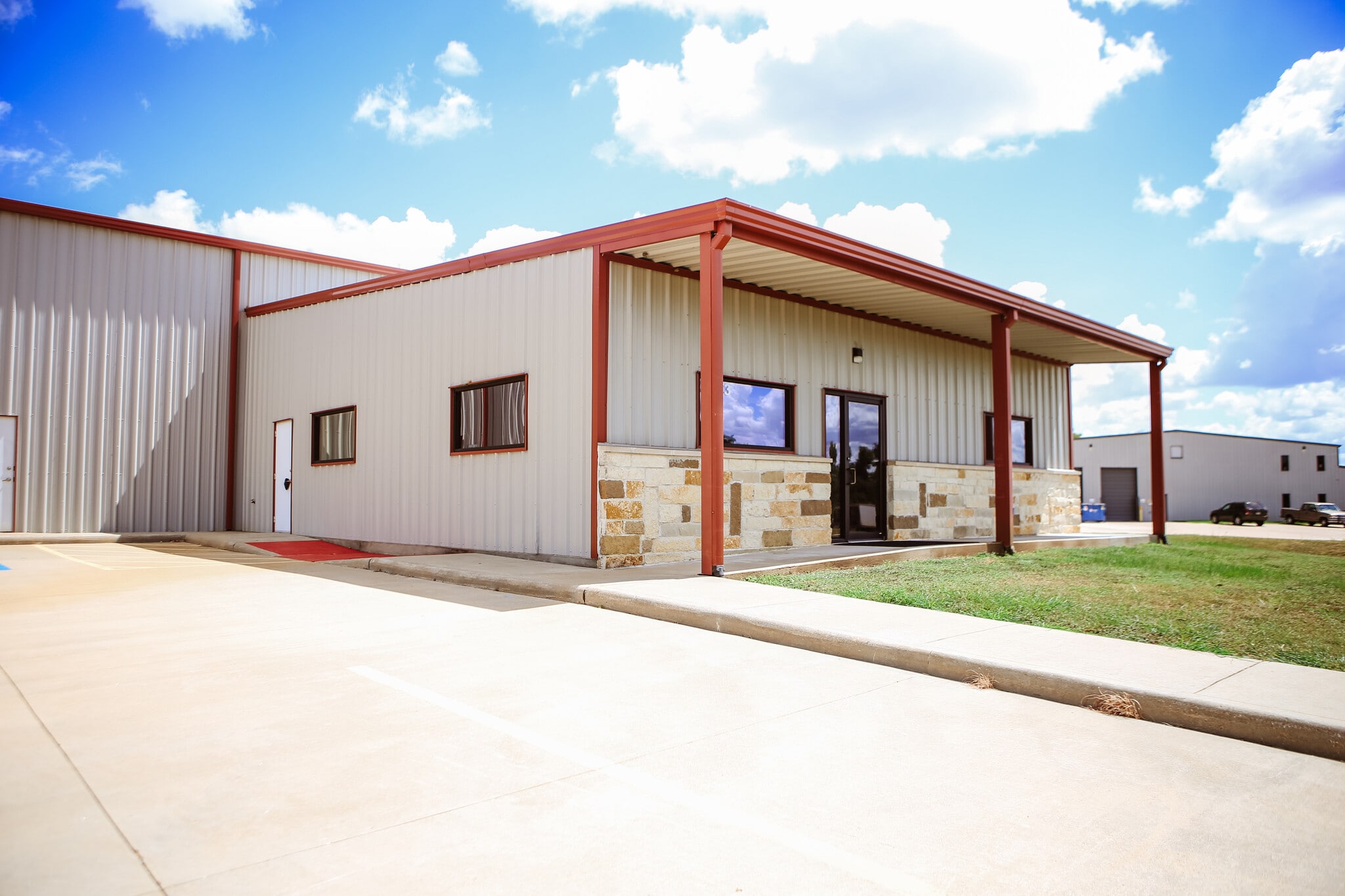 2103 Longwood Dr, Brenham, TX for lease Building Photo- Image 1 of 26