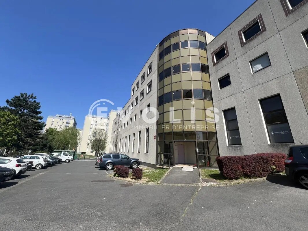 Office in Boissy-Saint-Léger for sale Building Photo- Image 1 of 2