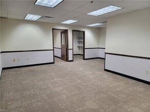 1225 Woodlawn Ave, Cambridge, OH for lease Interior Photo- Image 2 of 4