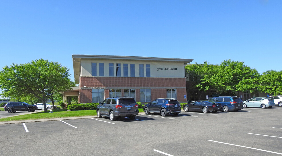 3021 Harbor Ln N, Plymouth, MN for lease - Building Photo - Image 1 of 5