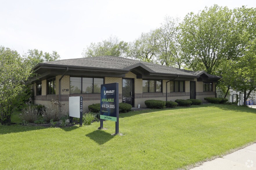 1720 Michigan St NE, Grand Rapids, MI for sale - Primary Photo - Image 1 of 1