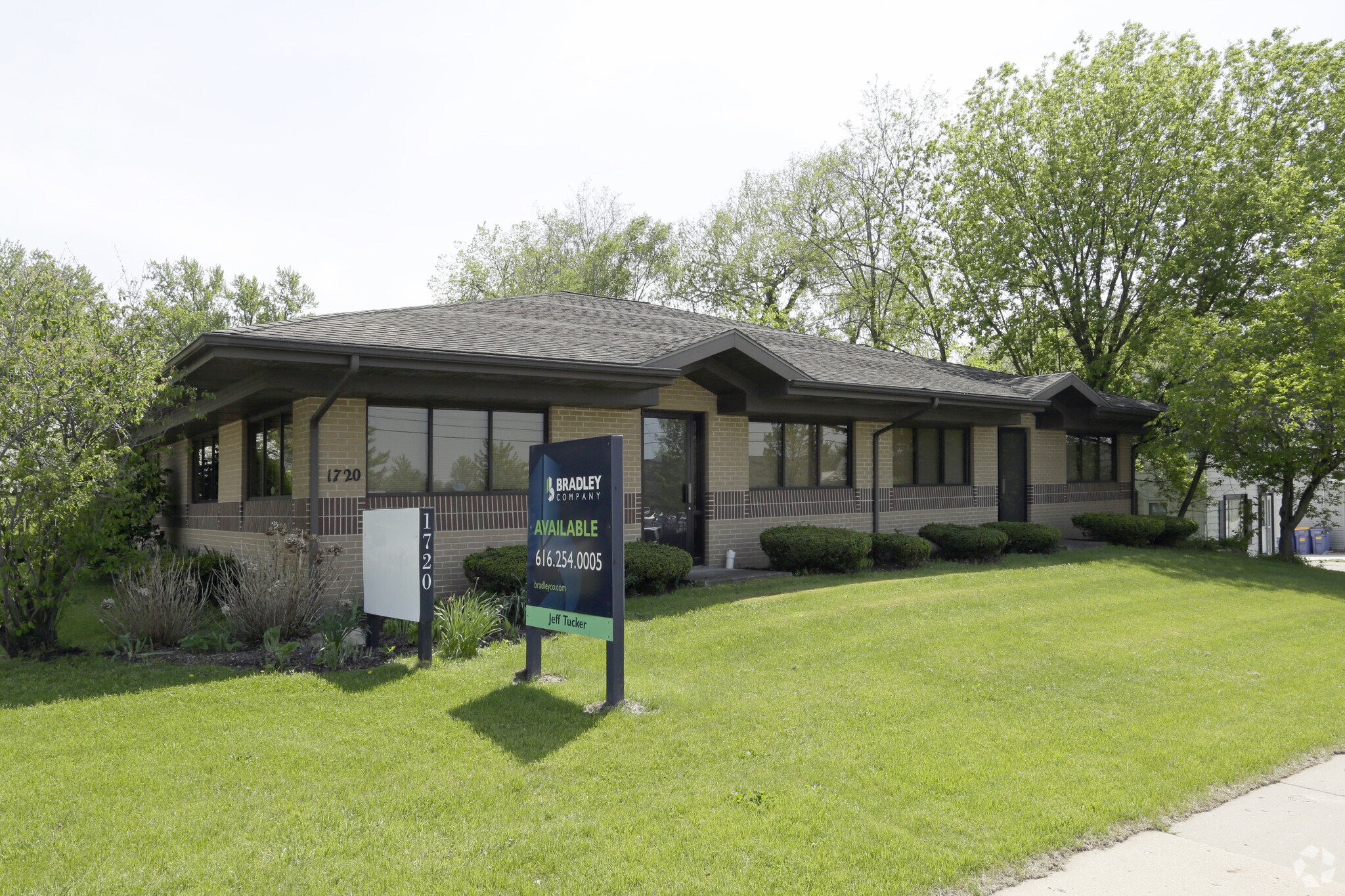 1720 Michigan St NE, Grand Rapids, MI for sale Primary Photo- Image 1 of 1