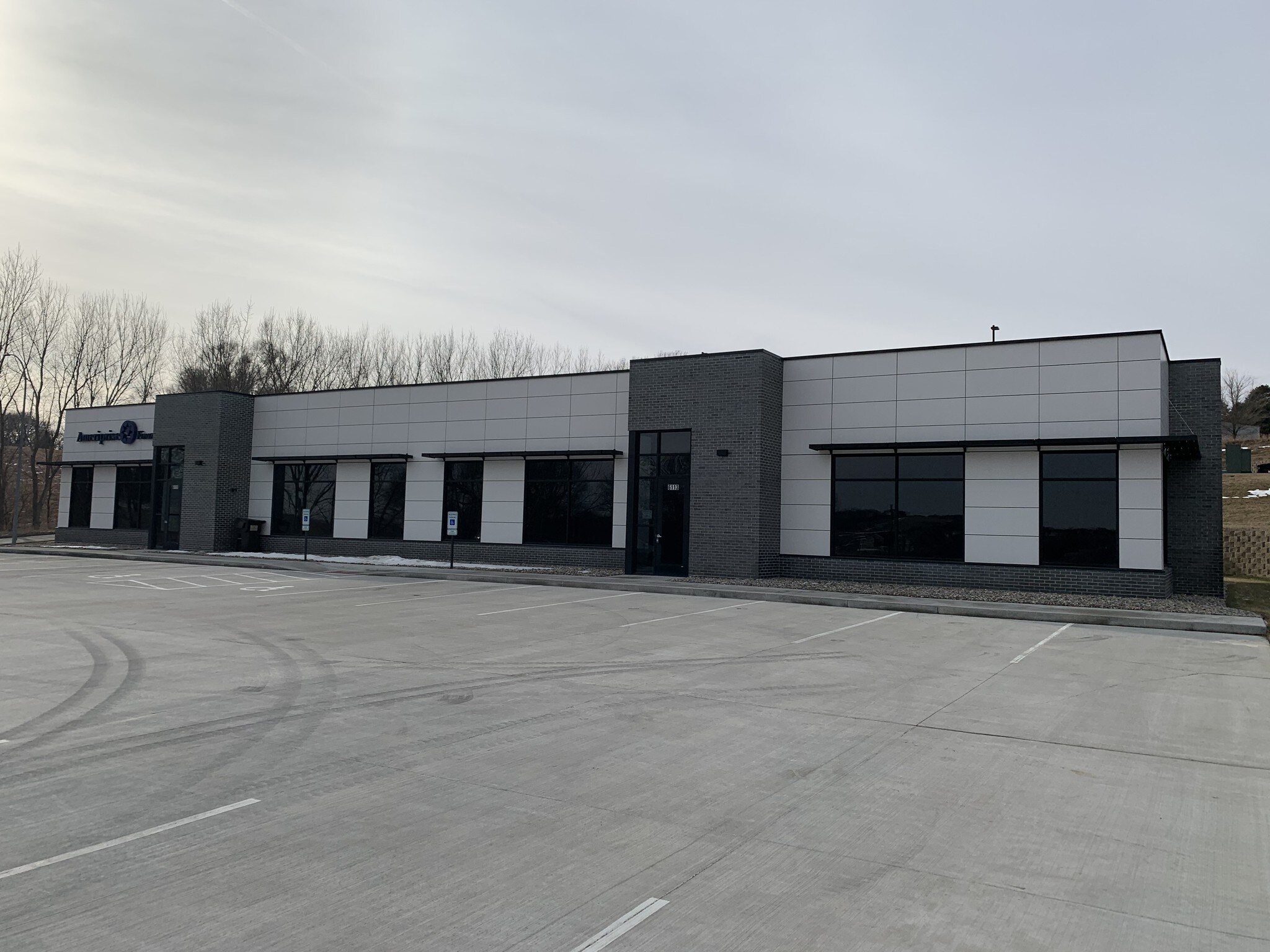 61116119 Whispering Creek Dr, Sioux City, IA 51106 Office for Lease