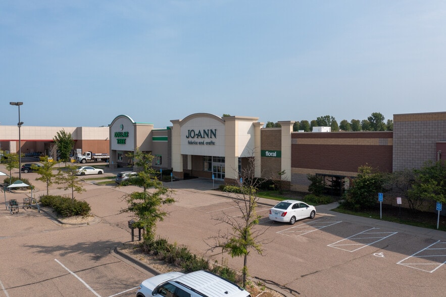 4270 Dean Lakes Blvd, Shakopee, MN for lease - Building Photo - Image 2 of 6