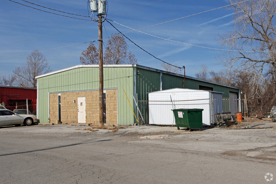 4315 E Pine Pl, Tulsa, OK for lease - Primary Photo - Image 1 of 4