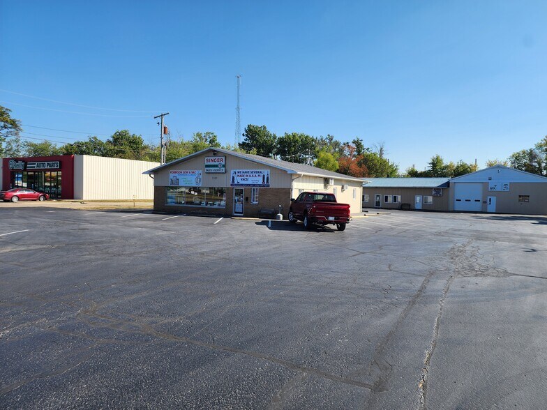 1303 E Main St, Robinson, IL for sale - Building Photo - Image 2 of 21