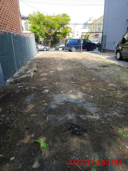 400 Linwood St, Brooklyn, NY for sale - Building Photo - Image 2 of 9