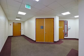 12660 Riverside Dr, Valley Village, CA for lease Interior Photo- Image 1 of 16