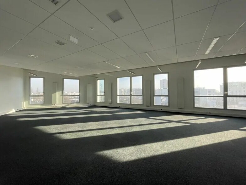 Office in Saint-Herblain for lease - Building Photo - Image 3 of 12