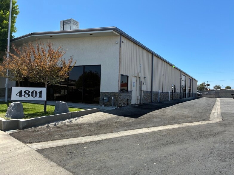 4801 District Blvd, Bakersfield, CA for lease - Building Photo - Image 3 of 9