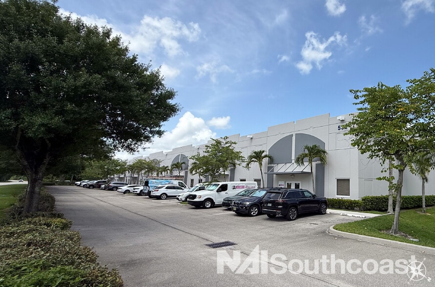 534 Mercantile Pl, Port Saint Lucie, FL for lease - Building Photo - Image 2 of 9