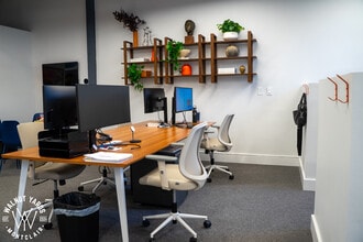 7 Oak Pl, Montclair, NJ for lease Interior Photo- Image 2 of 13