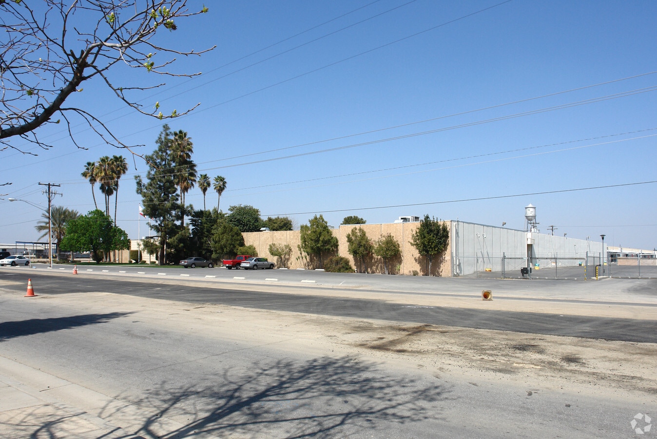 1900 E Brundage Ln, Bakersfield, CA 93307