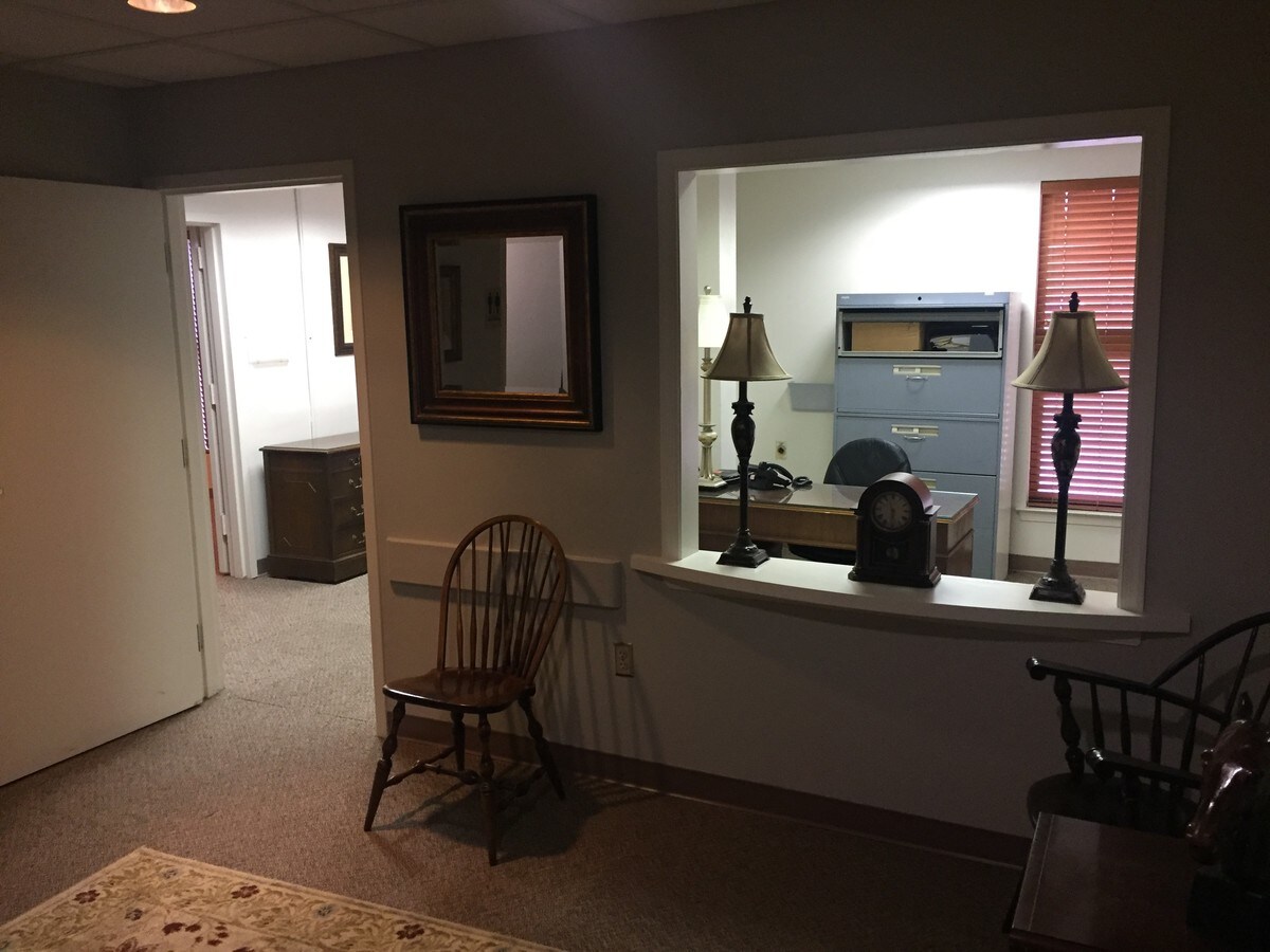 2 Post Office Rd, Waldorf, MD 20602