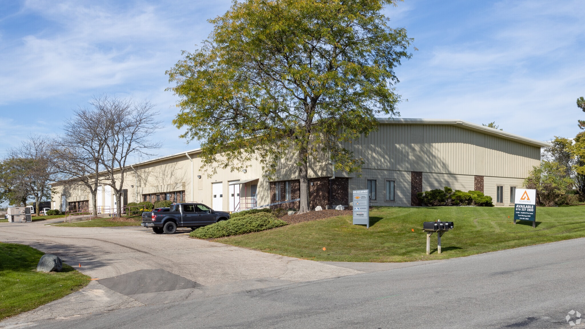 4315-4323 Airwest Dr SE, Grand Rapids, MI for sale Primary Photo- Image 1 of 1