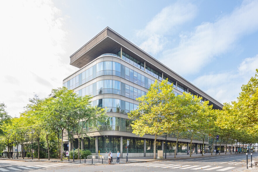 Office in Saint-Denis for lease - Primary Photo - Image 1 of 3