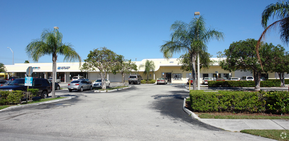 9823 E Hibiscus St, Miami, FL for lease - Building Photo - Image 3 of 22