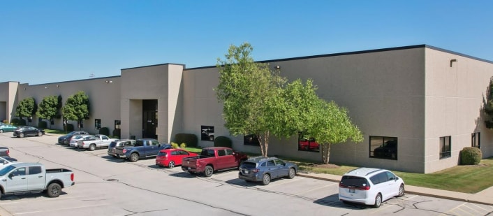 1920-1970 S Calhoun Rd, New Berlin, WI for lease Primary Photo- Image 1 of 8