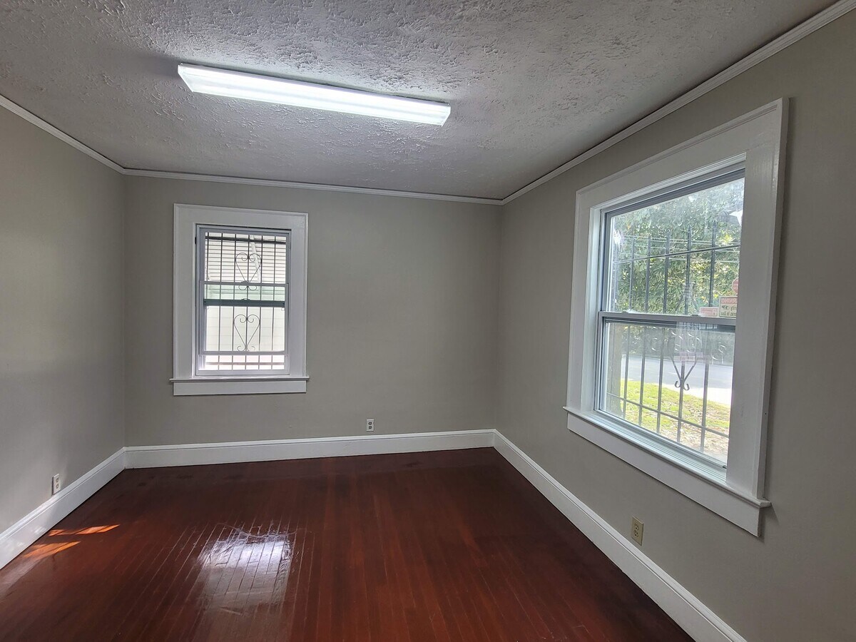 1341 Cleveland Ave, Atlanta, GA 30344