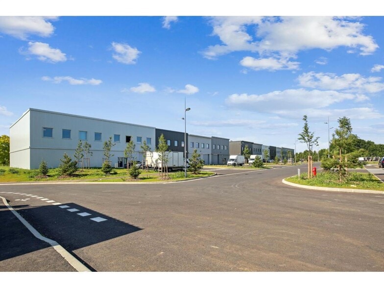 Flex in Roissy-en-France for lease - Building Photo - Image 2 of 10