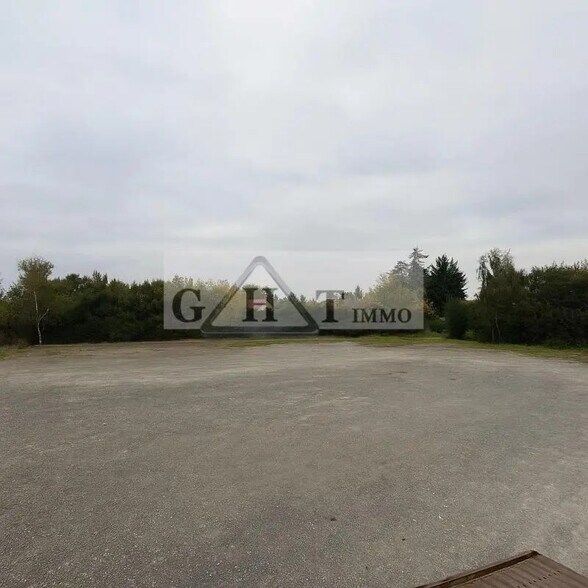 Land in Linas for sale - Building Photo - Image 1 of 4