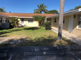 7105 Poinsetta Ave, Cape Canaveral FL - Motel