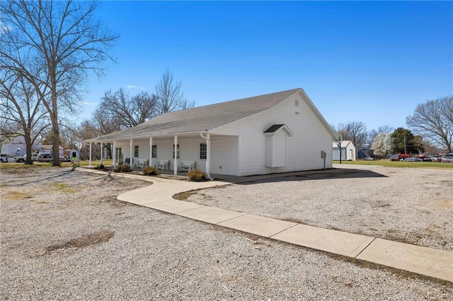 203 N Poplar St, Appleton City, MO for sale - Primary Photo - Image 1 of 1