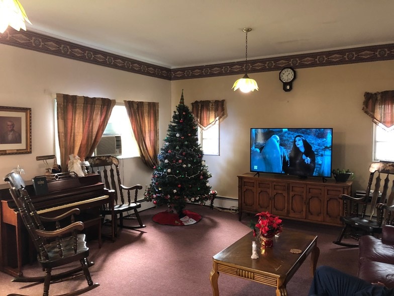 814 W 37th St, Norfolk, VA for sale - Interior Photo - Image 2 of 9