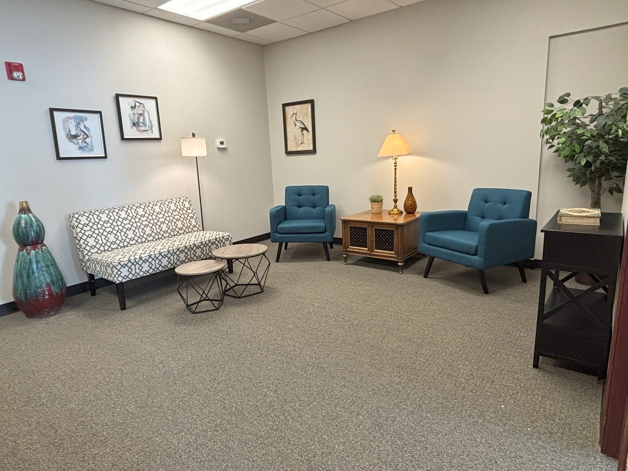 123 W Washington St, Oswego, IL for lease Interior Photo- Image 1 of 4