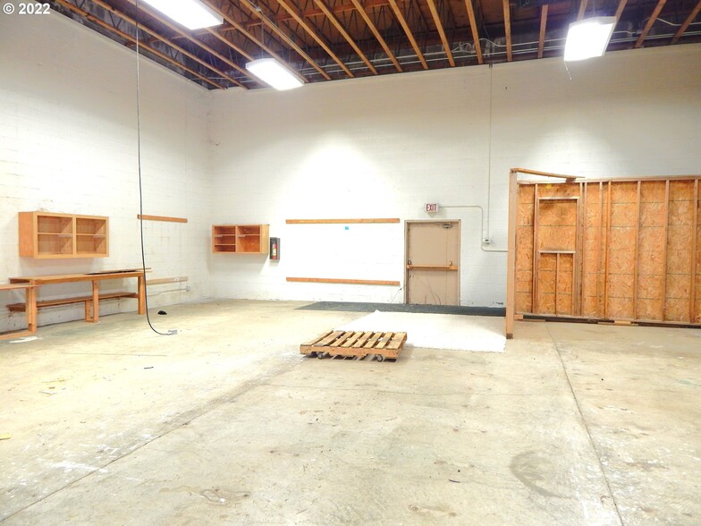 400 Grant Smith Rd, Roseburg, OR for lease - Interior Photo - Image 3 of 12