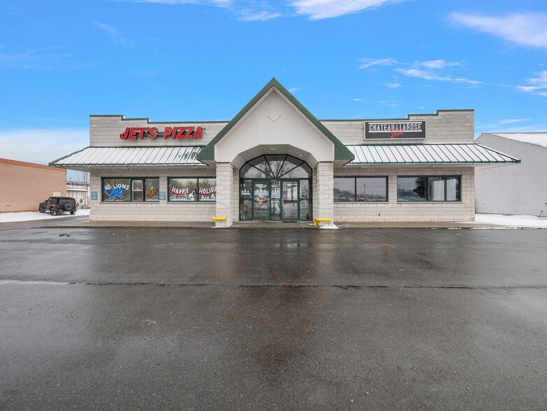825 Michigan Ave, Marysville, MI for lease - Building Photo - Image 1 of 7