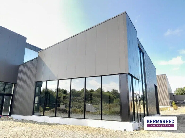 Flex in La Chapelle-des-Fougeretz for lease - Building Photo - Image 2 of 5
