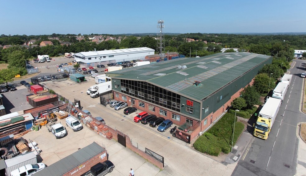 3C Crompton Way, Fareham for sale - Primary Photo - Image 1 of 1