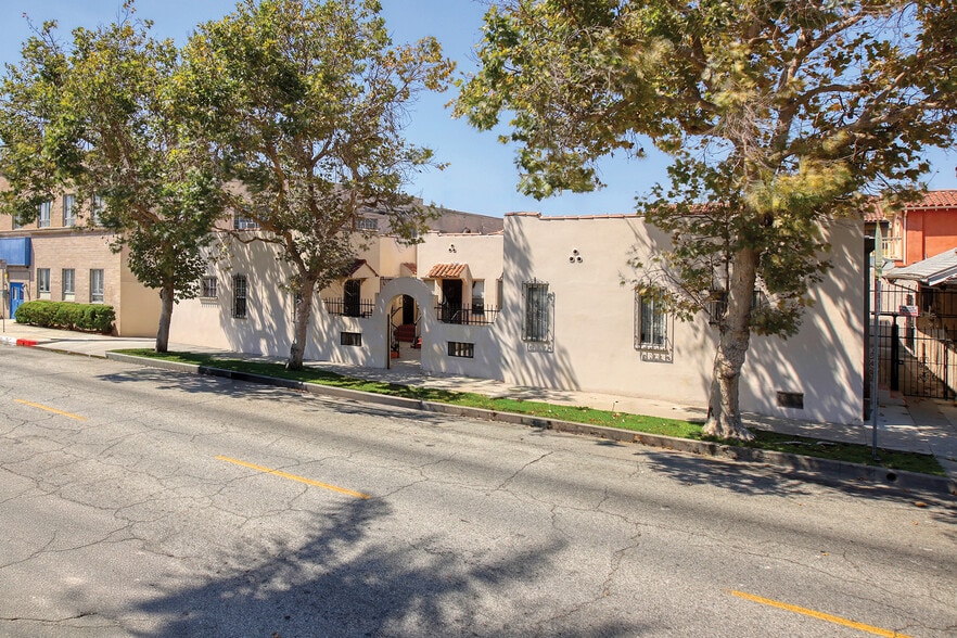 2671 Clarendon Ave, Huntington Park, CA for sale - Building Photo - Image 2 of 9