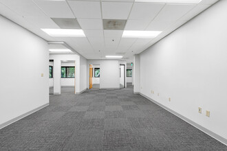 5110 Eisenhower Blvd, Tampa, FL for lease Interior Photo- Image 2 of 6