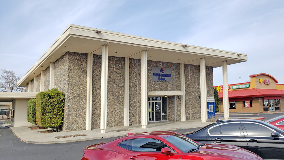 890 W Lacey Blvd, Hanford, CA for sale - Building Photo - Image 3 of 18