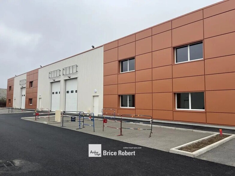 2 Rue Augustin Fresnel, Chassieu for lease - Building Photo - Image 1 of 5