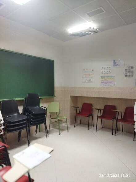 Retail in Cáceres for lease - Building Photo - Image 3 of 14