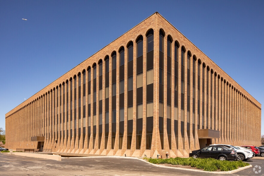 2340 S River Rd, Des Plaines, IL for lease - Building Photo - Image 3 of 52