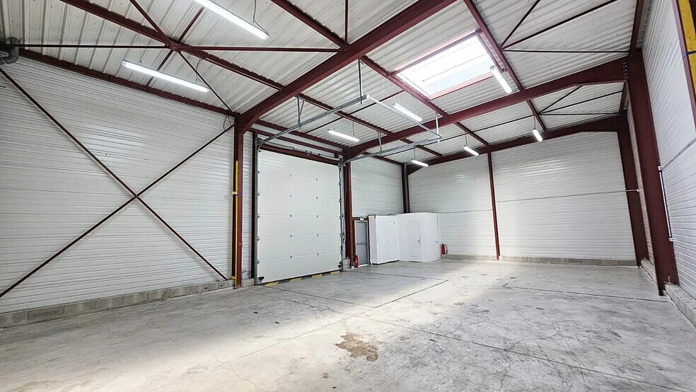 6 Bis Rue Sophie Germain, Fontenay-Trésigny for lease - Building Photo - Image 3 of 11
