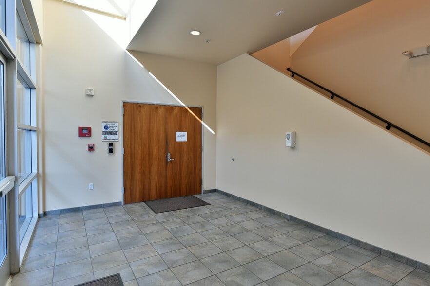 19210 S Vermont Ave, Gardena, CA for sale - Interior Photo - Image 3 of 12