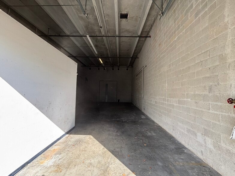 19101 SW 108 Ave, Miami, FL for lease - Building Photo - Image 3 of 33