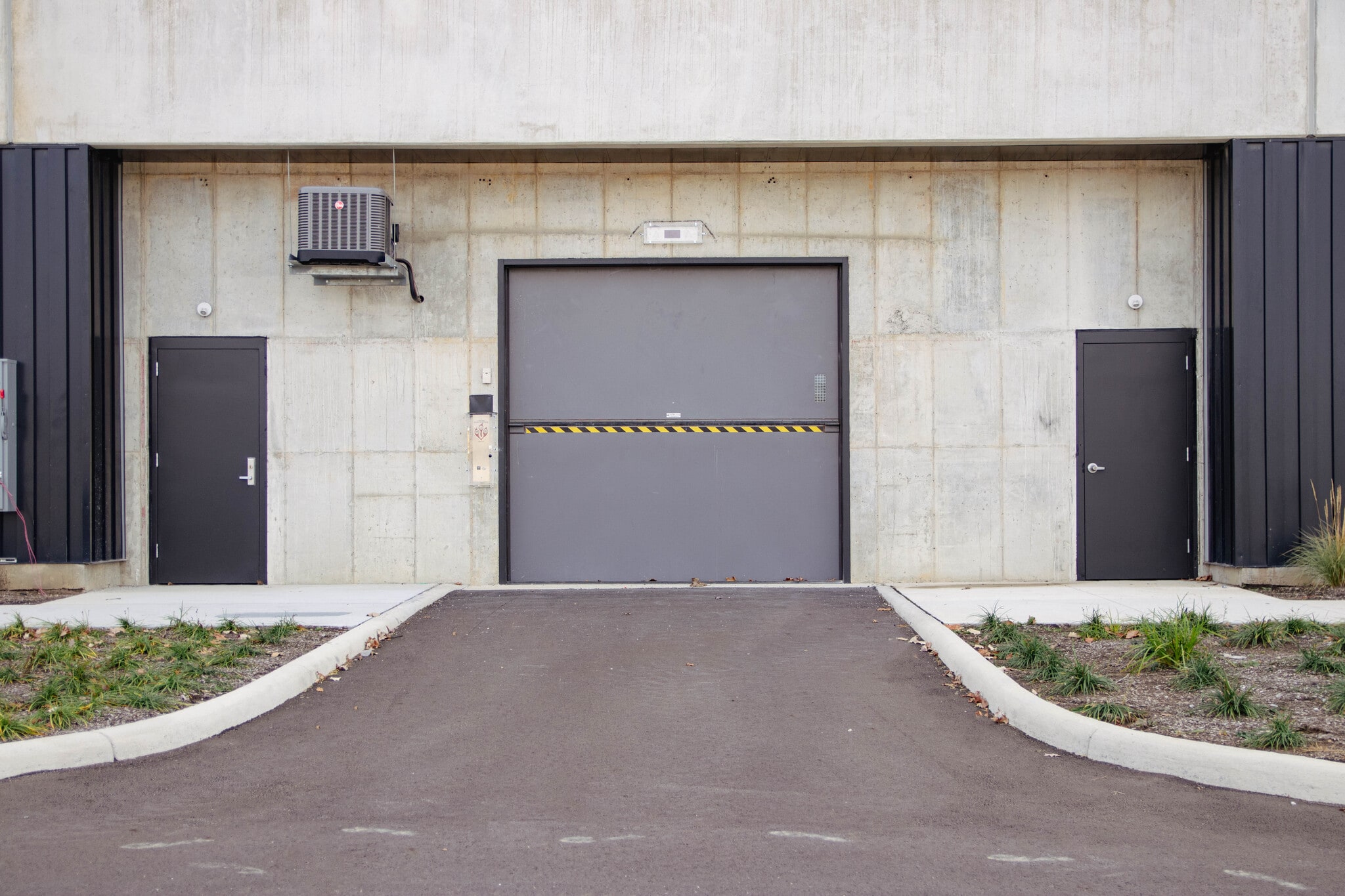 2882 Lewis Centre Way, Urbancrest, OH for lease Interior Photo- Image 1 of 6