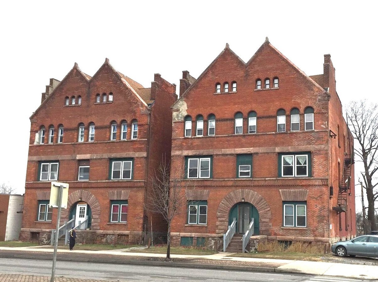 512 Lake Ave, Rochester, NY 14613