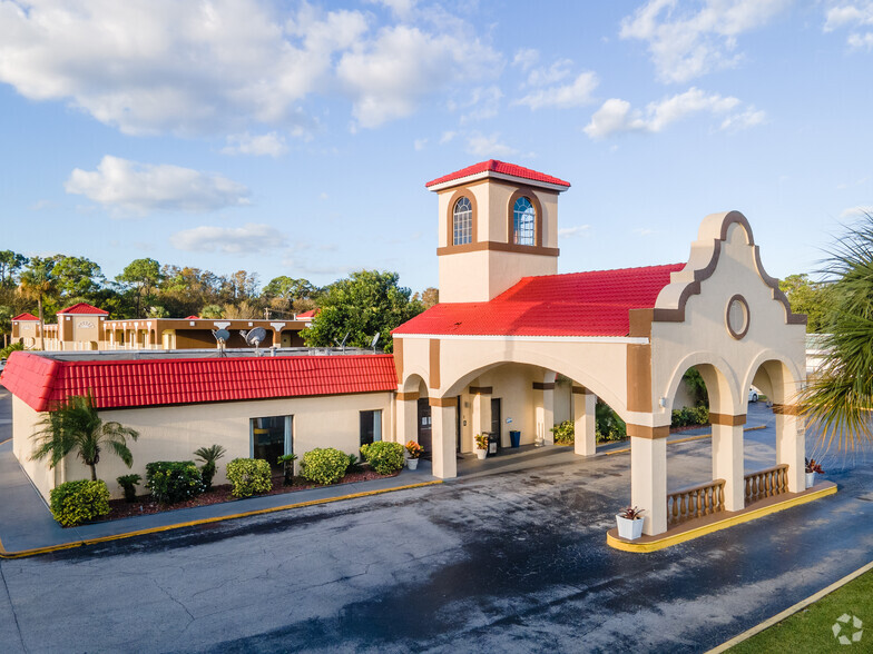 Days Inn & Extended Stay of Ormond Beach portfolio of 2 properties for sale on LoopNet.com - Primary Photo - Image 1 of 2