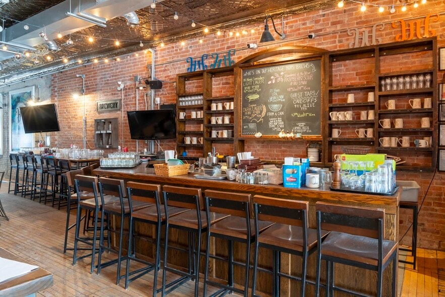 21 Market Pl, Stratford, ON for sale - Interior Photo - Image 2 of 33