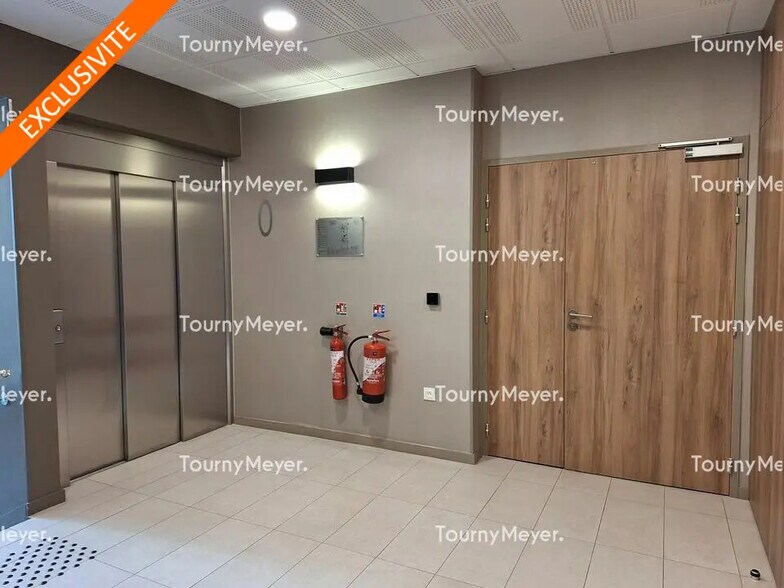 Office in Bruges for lease - Building Photo - Image 2 of 7